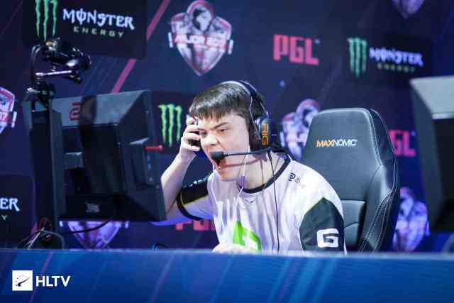 屈的比赛精 屈的比赛精