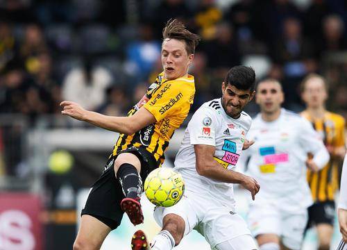 他坚守阵地 他坚守阵地